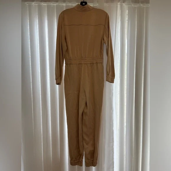 NWT Alice + Olivia Levi jumpsuit in almond size 6
